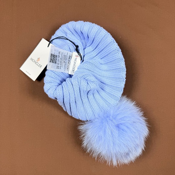 Moncler Baby Blue Knit Beanie w/ Pom Pom – Women’s – New w/ Tags - Picture 3 of 5